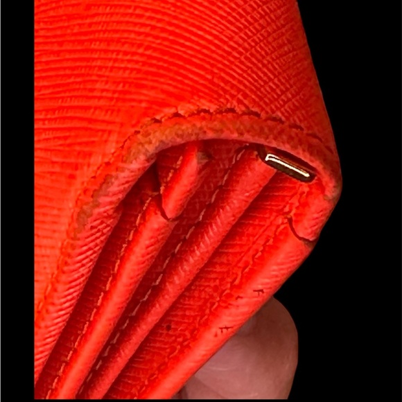 Salvatore Ferragamo Bifold Red Leather Wallet With Gold Tone Hardware. - Picture 10 of 13